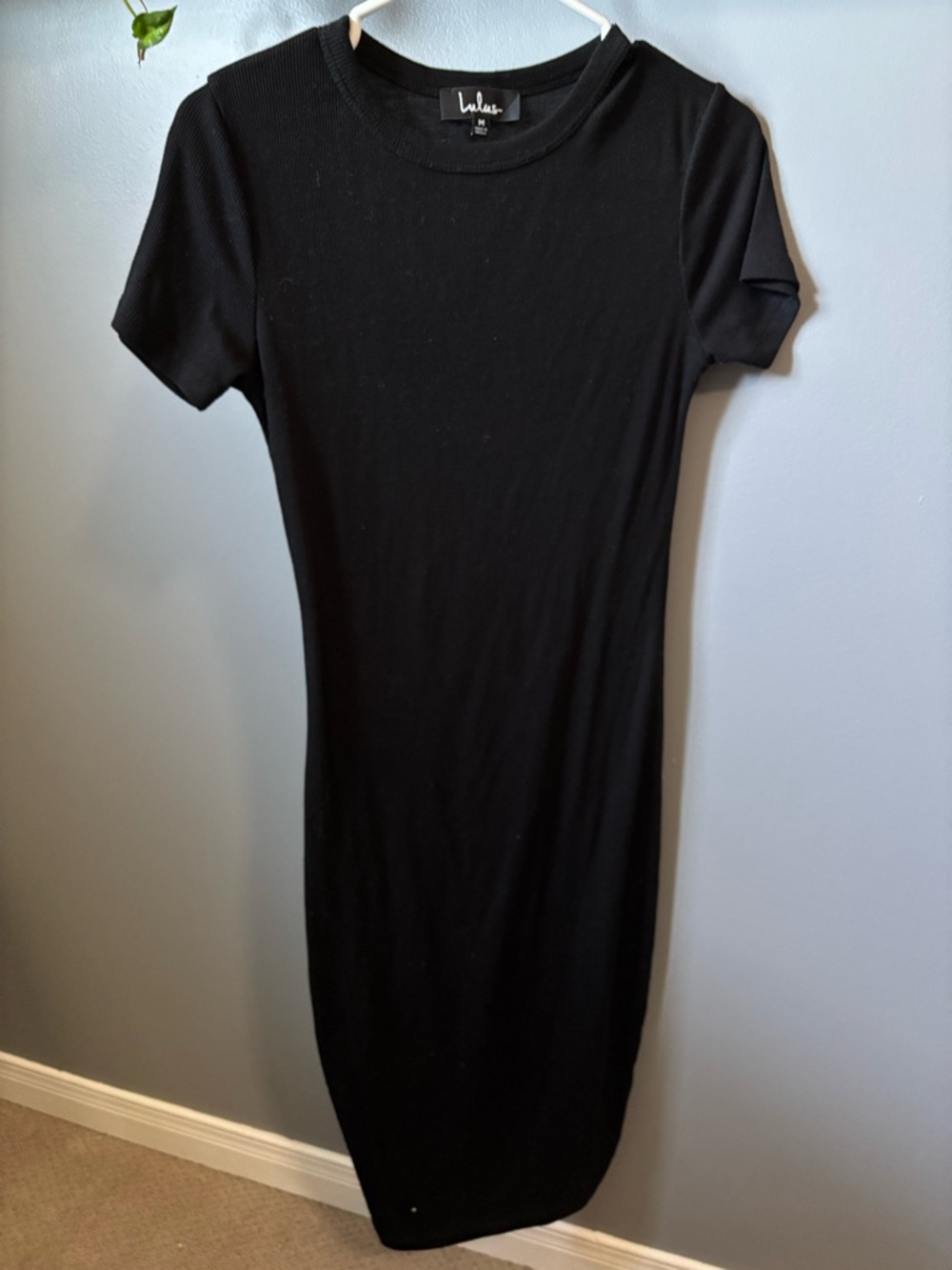 Lulu’s Black Ribbed Short-Sleeve Fitted Midi Dress